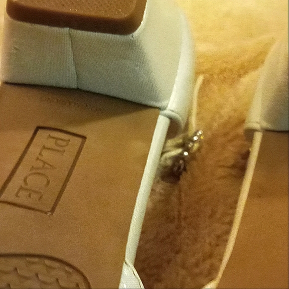 Children's Place Pearl White size 3 girls sandals. - Picture 6 of 7